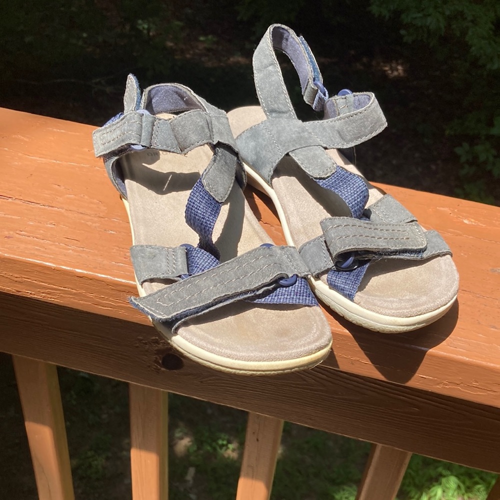 Earth Origins leather blue sandals
